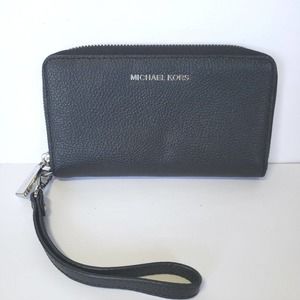 MICHAEL KORS Black Pebble Leather Zip Around Wallet Wristl Phone Clutch 7x4 Logo